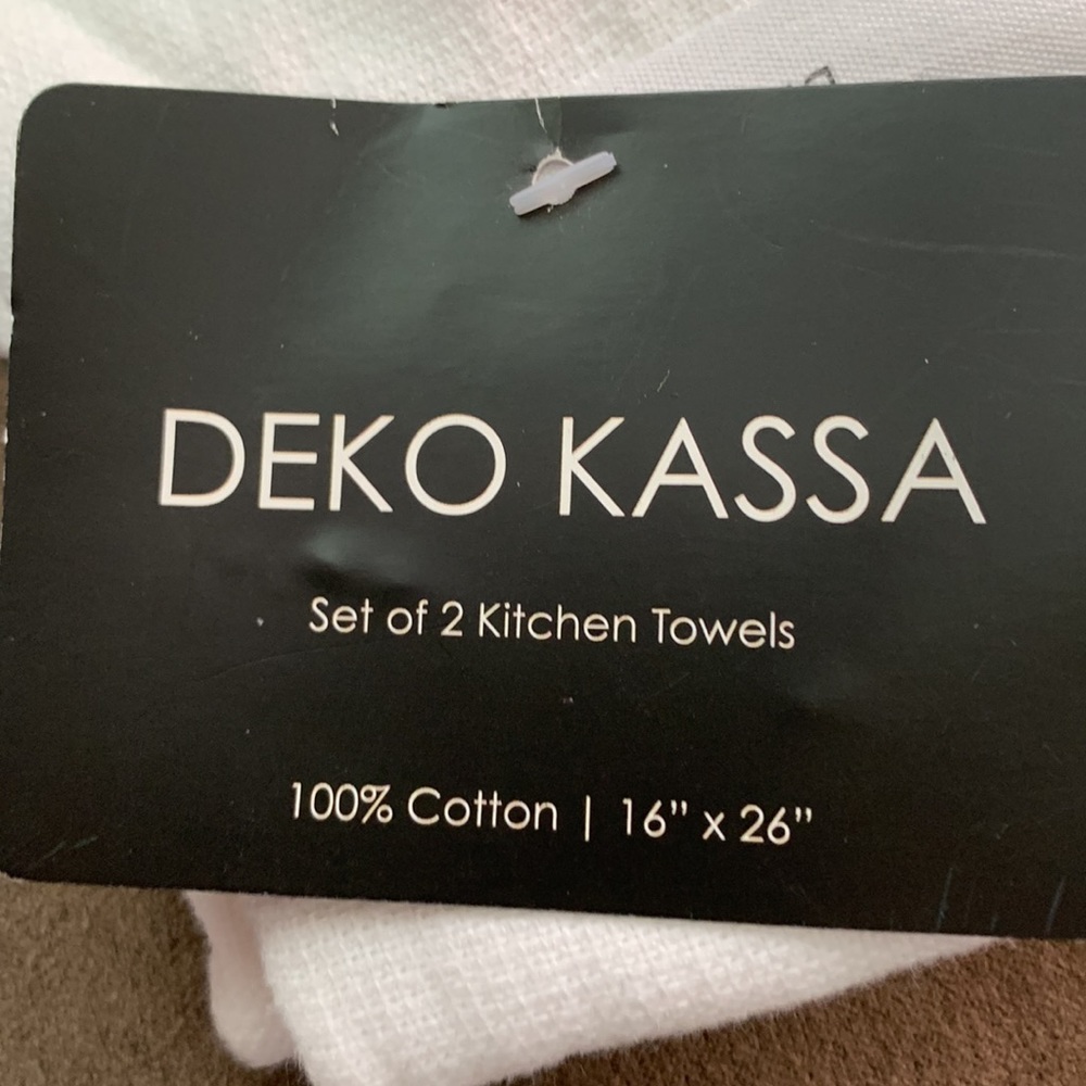 Demo Kassa. 2 set Kitchen Towels. NWT - Picture 2 of 4